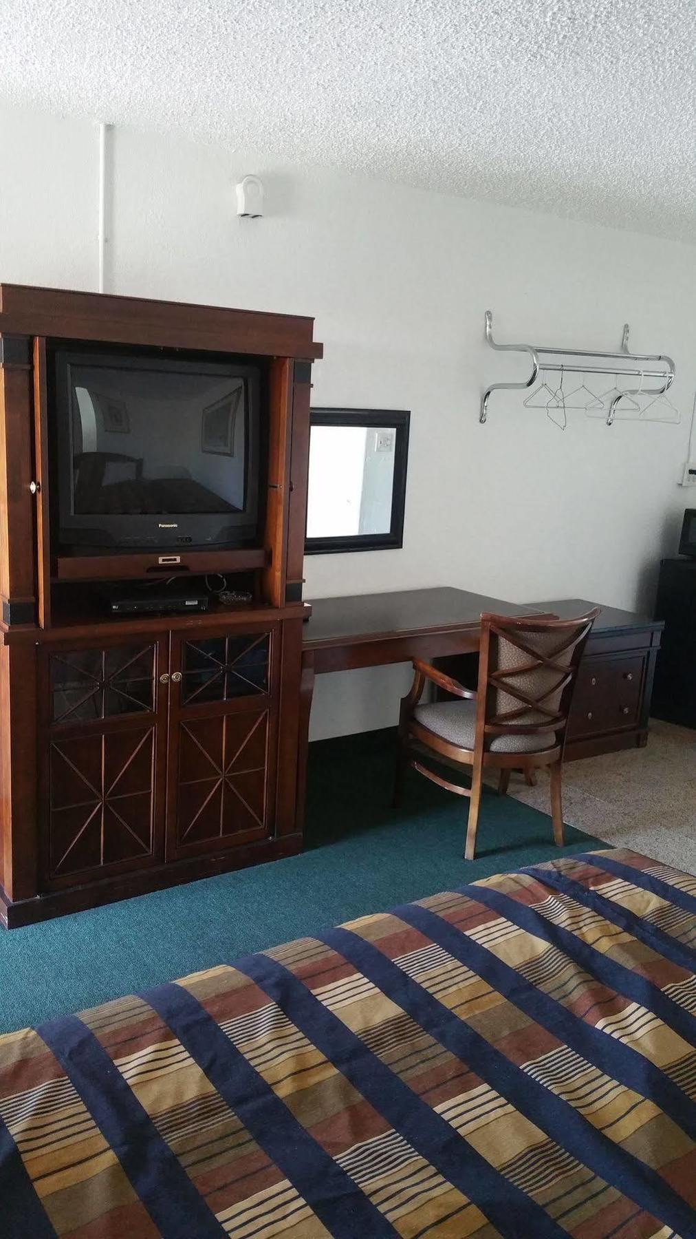 Gables Motel *